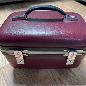 *Vintage Luggage* American Tourister Burgundy Hard Cosmetic Case